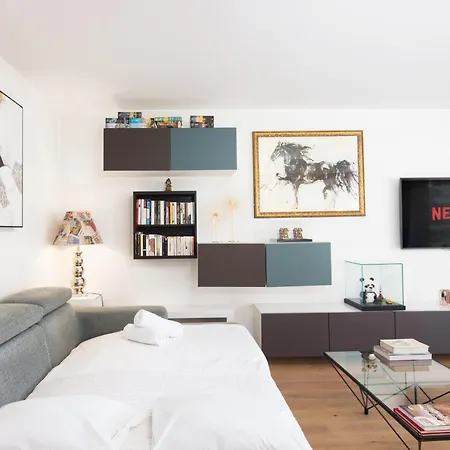 Spacieux - Parking - Piscine - Bv *