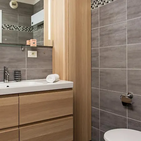 Spacieux - Parking - Piscine - Bv 公寓